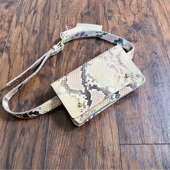 Madewell • The Leather Belt Bag: Snake Embossed Edition python snakeskin - Picture 2 of 10